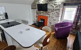 Ness City Cottage - Attic Apartment